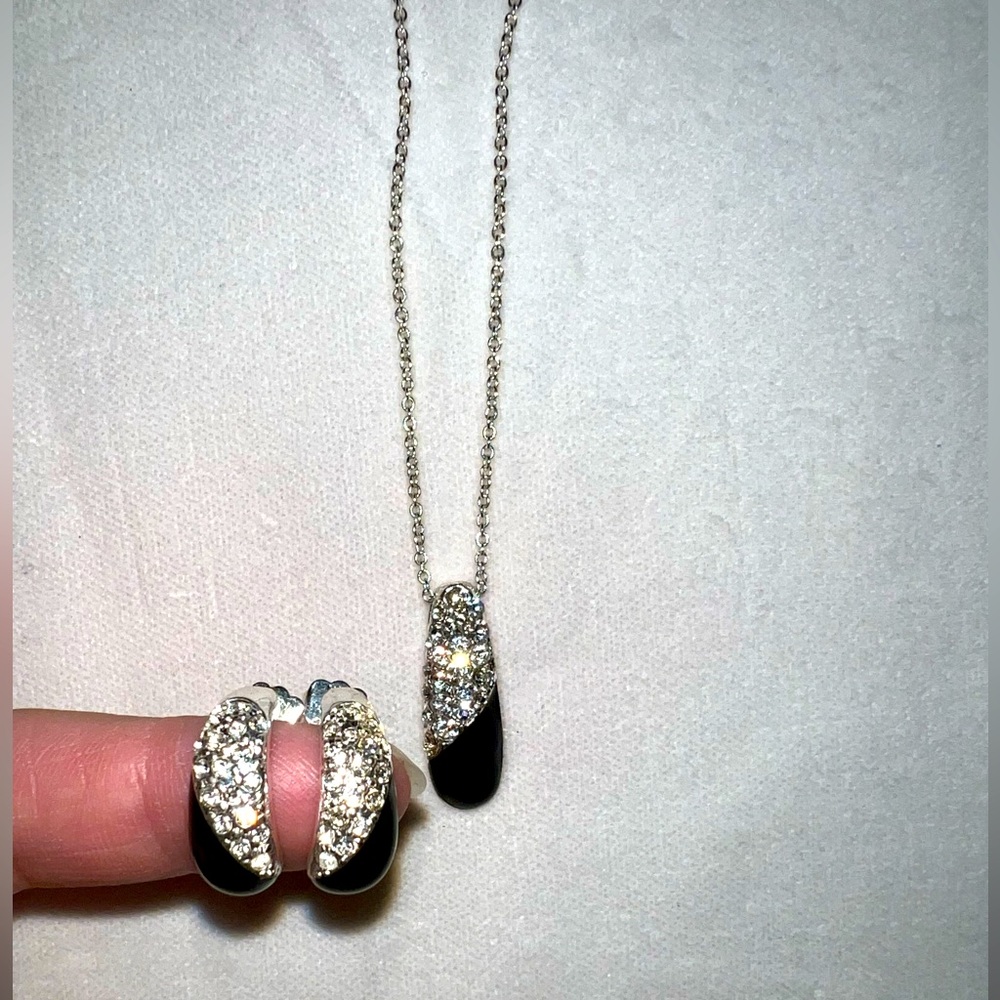 Gorgeous Necklace & Earring Set